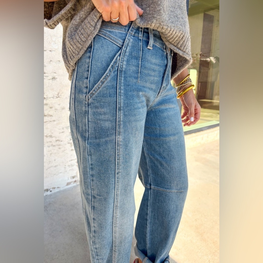 Stylish Blue Boyfriend Jeans for Women - Picture 4 of 10